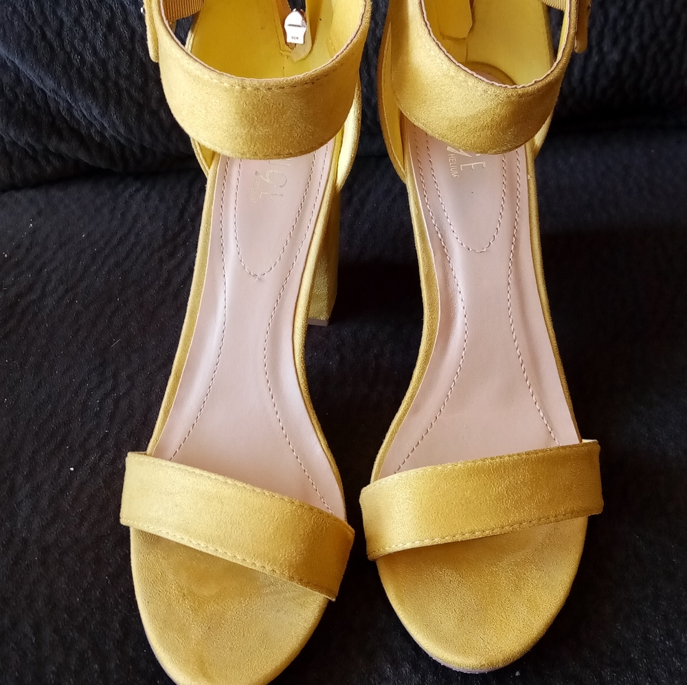 Mustard block heel - Picture 2 of 2